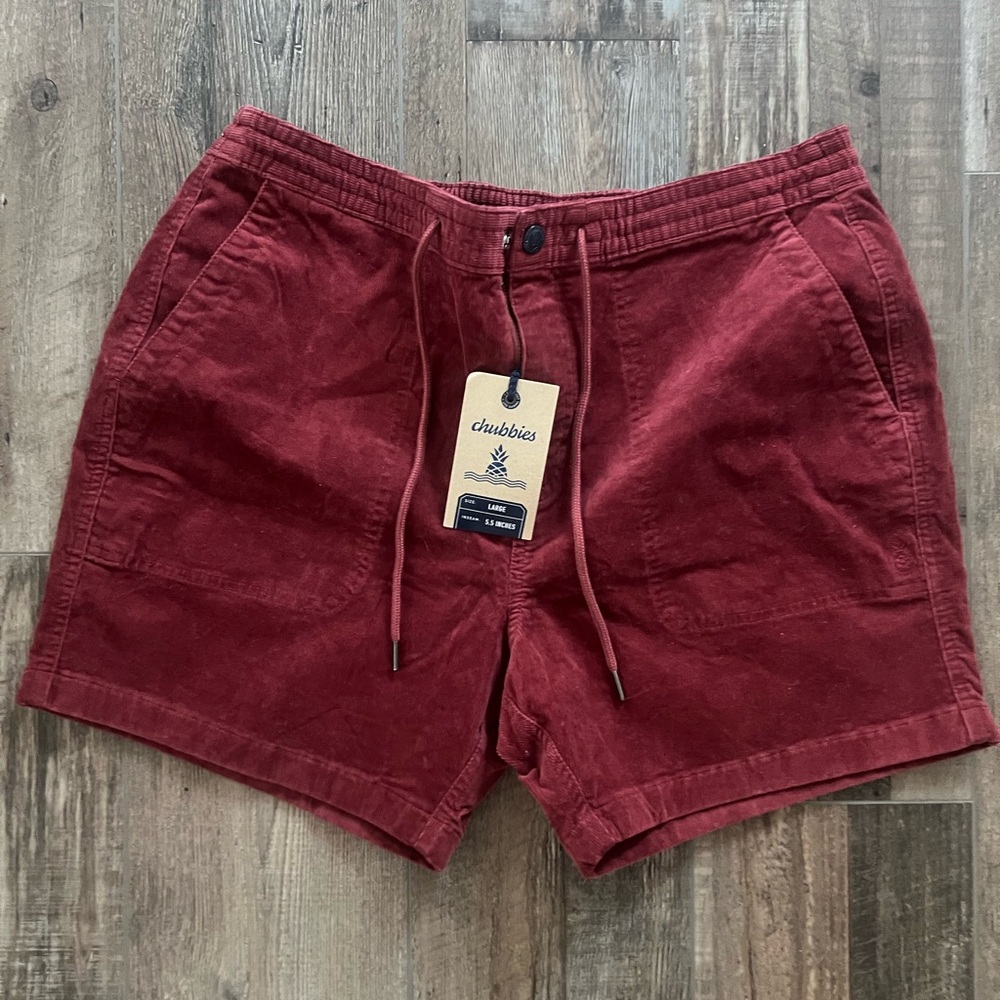chubbies Men's Flat Front Shorts in Burgundy
